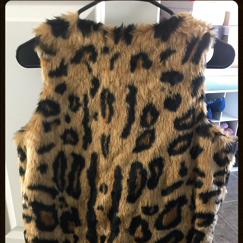 VERY cute leopard vest! Brand New with tags! - Picture 2 of 2